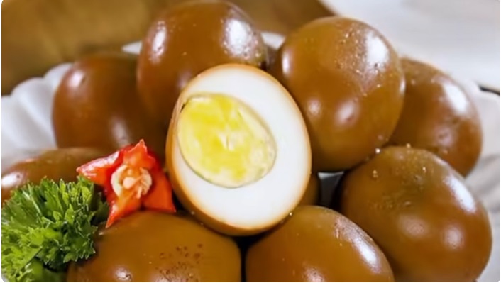 Ilustrasi telur bacem untuk artikel Telur Bacem Marinasi, Gurih dan Legit